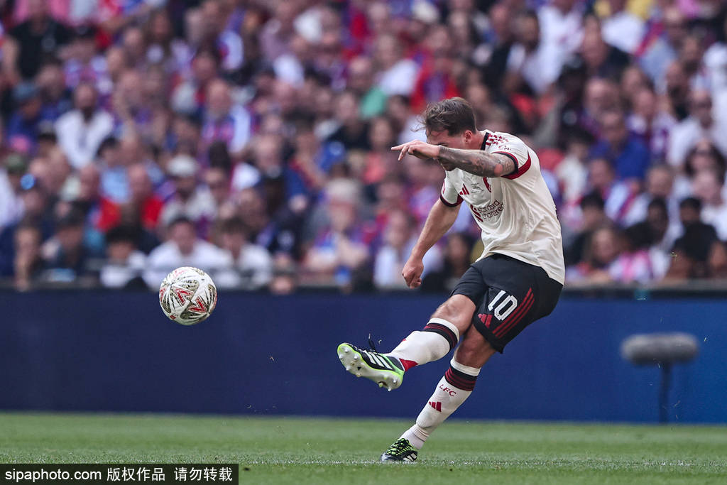 利物浦客场惊险逆转，赢得关键三分