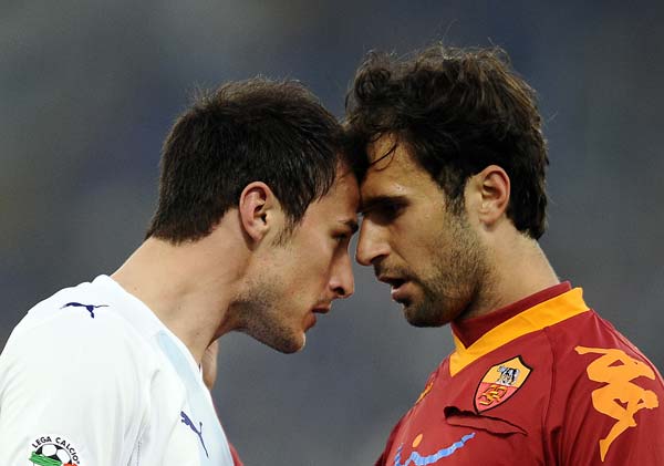 包含罗马球迷抗议管理层政策,要求改善球队状况的词条 包含罗马球迷抗议管理层政策,要求改善球队状况的词条