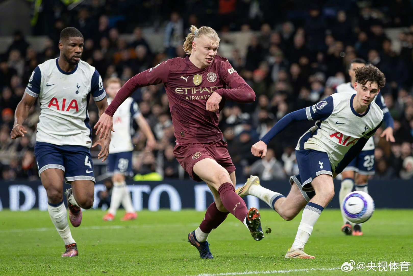 曼城客场飘红,英超霸主宣告归位的简单介绍 曼城客场飘红,英超霸主宣告归位的简单介绍