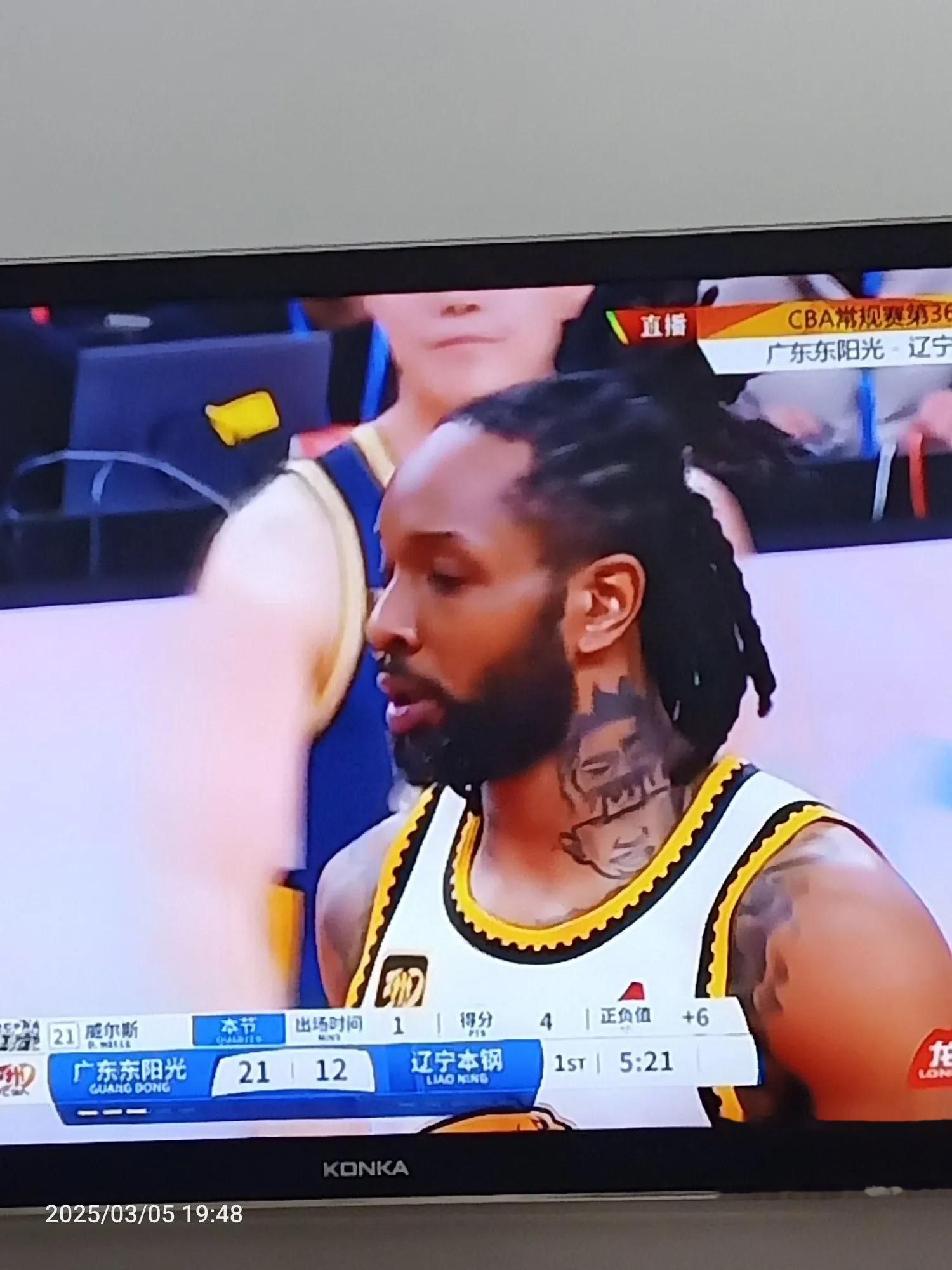 太阳队主场失利,观众困惑不安 太阳队主场失利,观众困惑不安