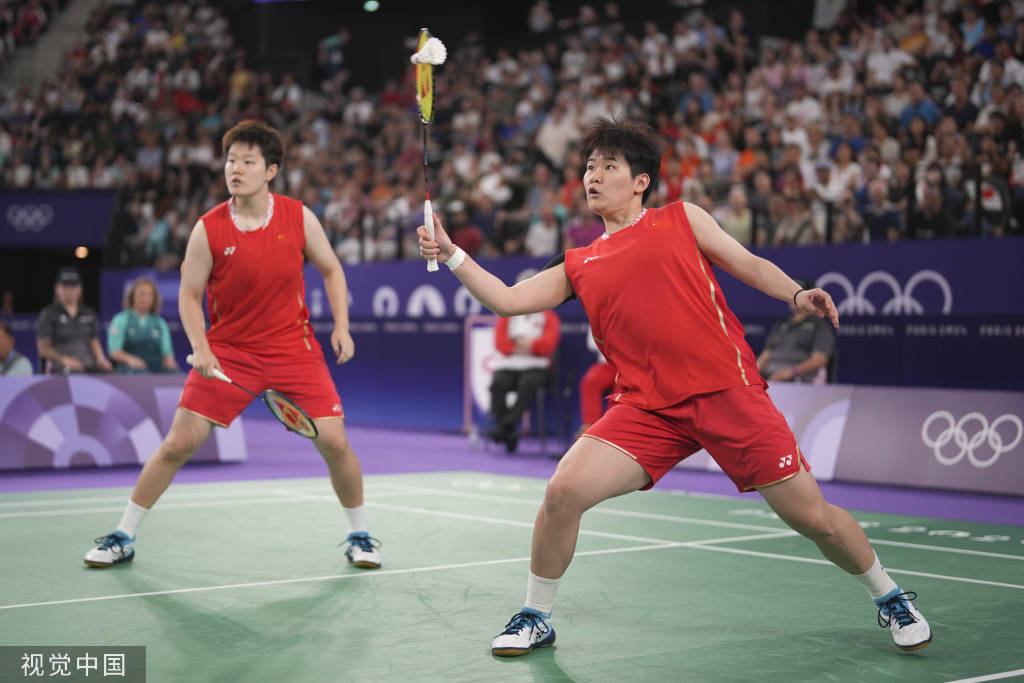 羽毛球女双决赛：中国选手夺得冠军