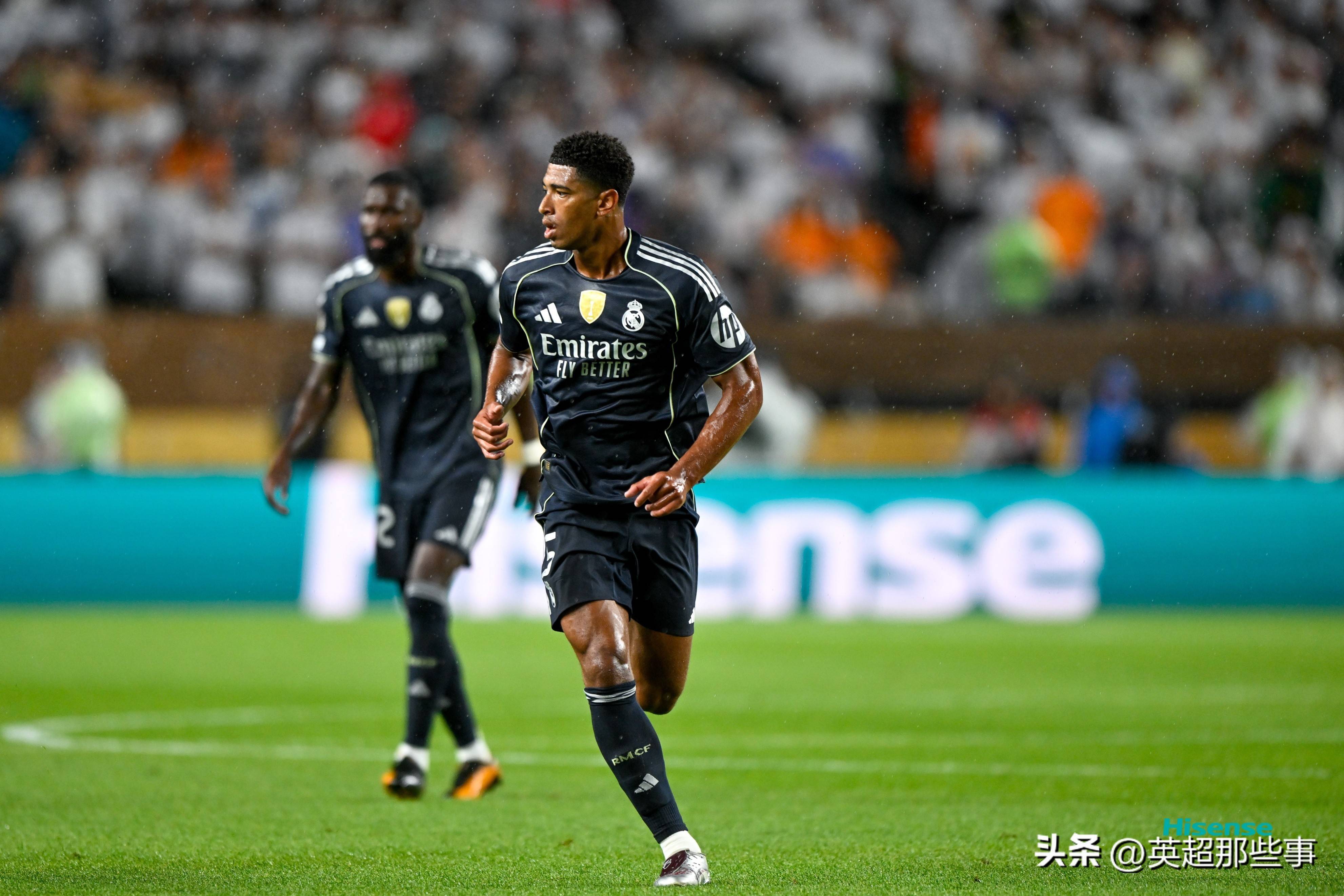 皇马三球完胜,并列领跑积分榜的简单介绍 皇马三球完胜,并列领跑积分榜的简单介绍