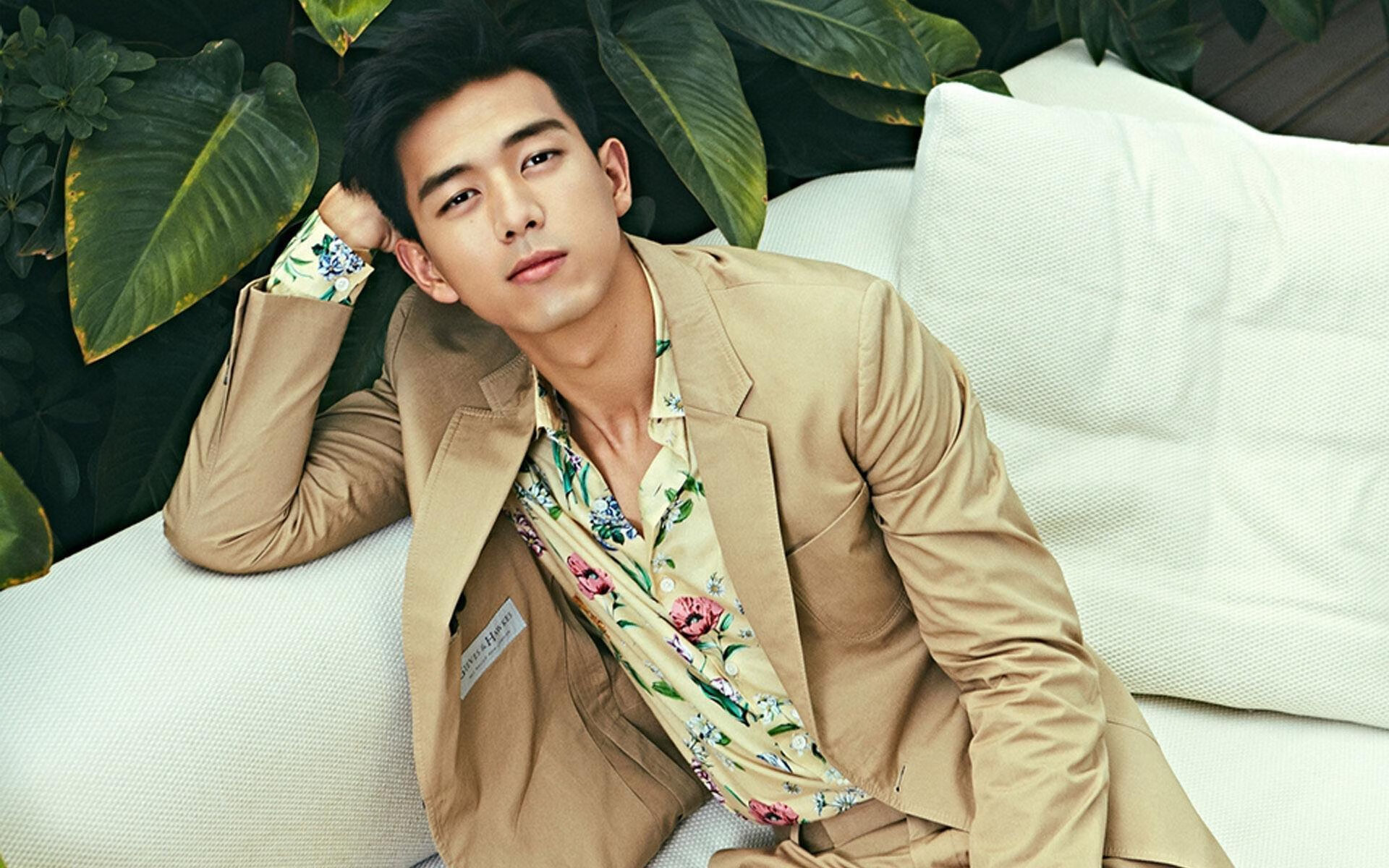 当巨幕落下，那个在角落擦球的少年决定了历史